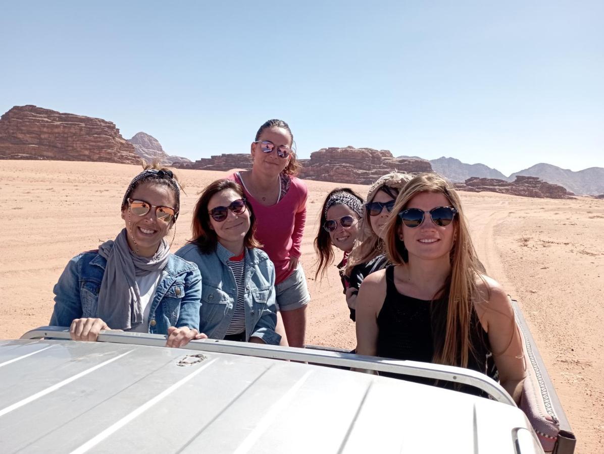 Rum Warm Bubble Camp Hotel Wadi Rum Bagian luar foto