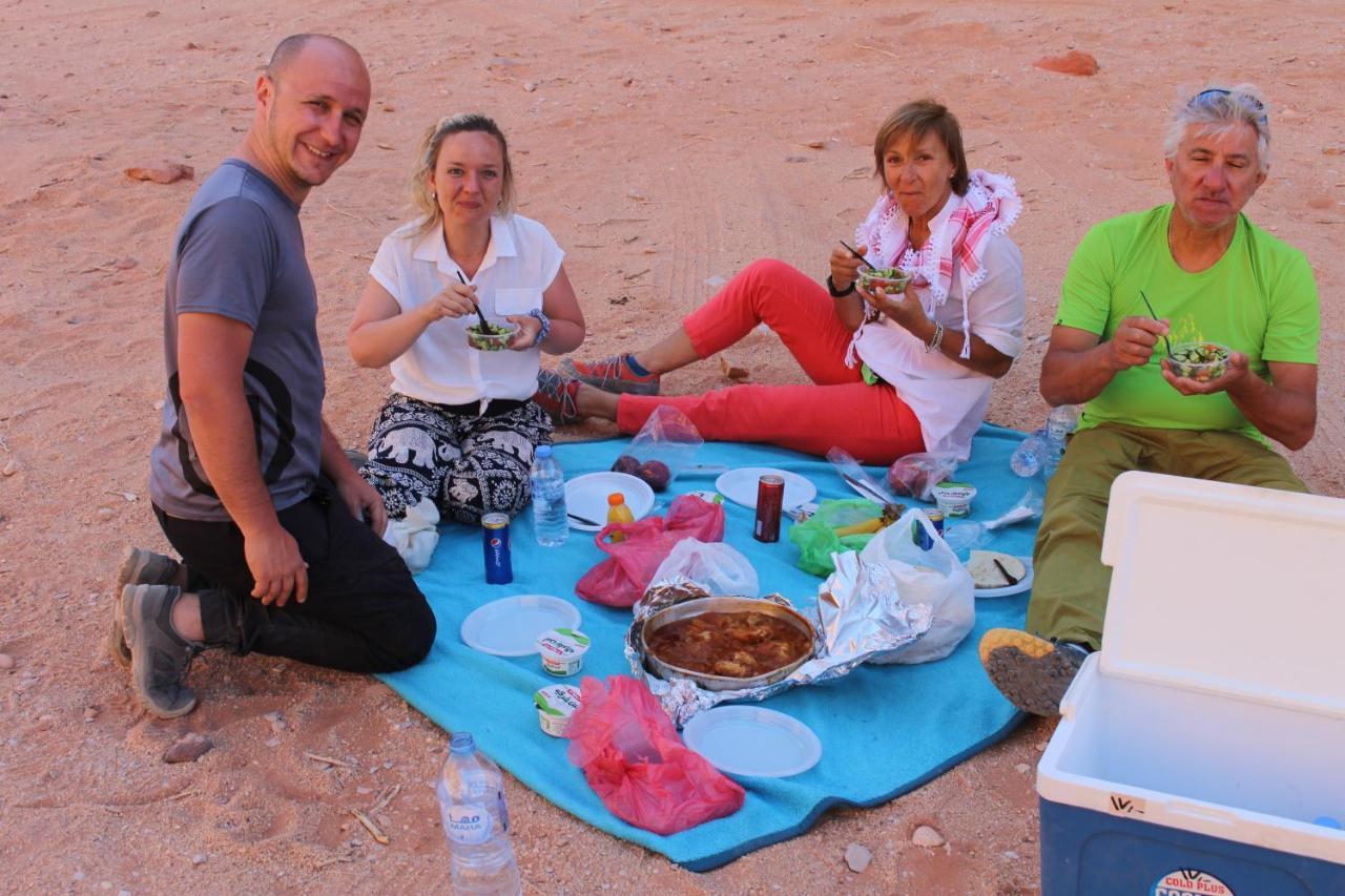 Rum Warm Bubble Camp Hotel Wadi Rum Bagian luar foto