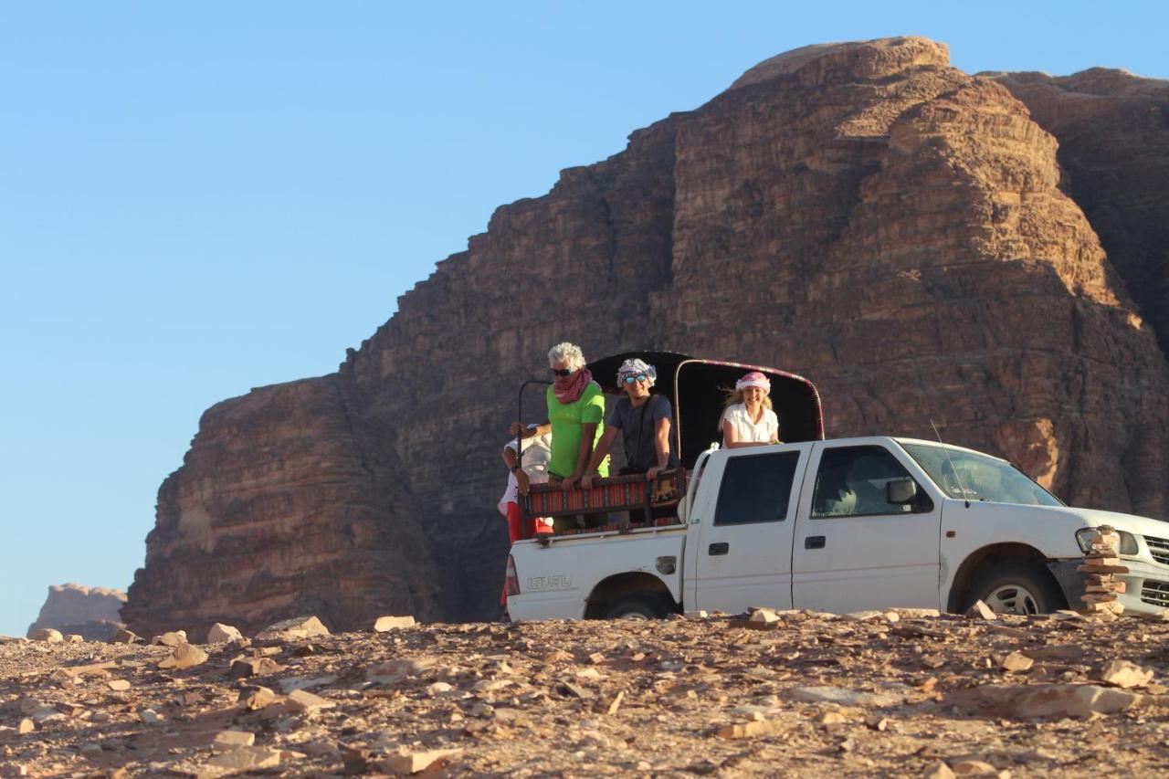 Rum Warm Bubble Camp Hotel Wadi Rum Bagian luar foto