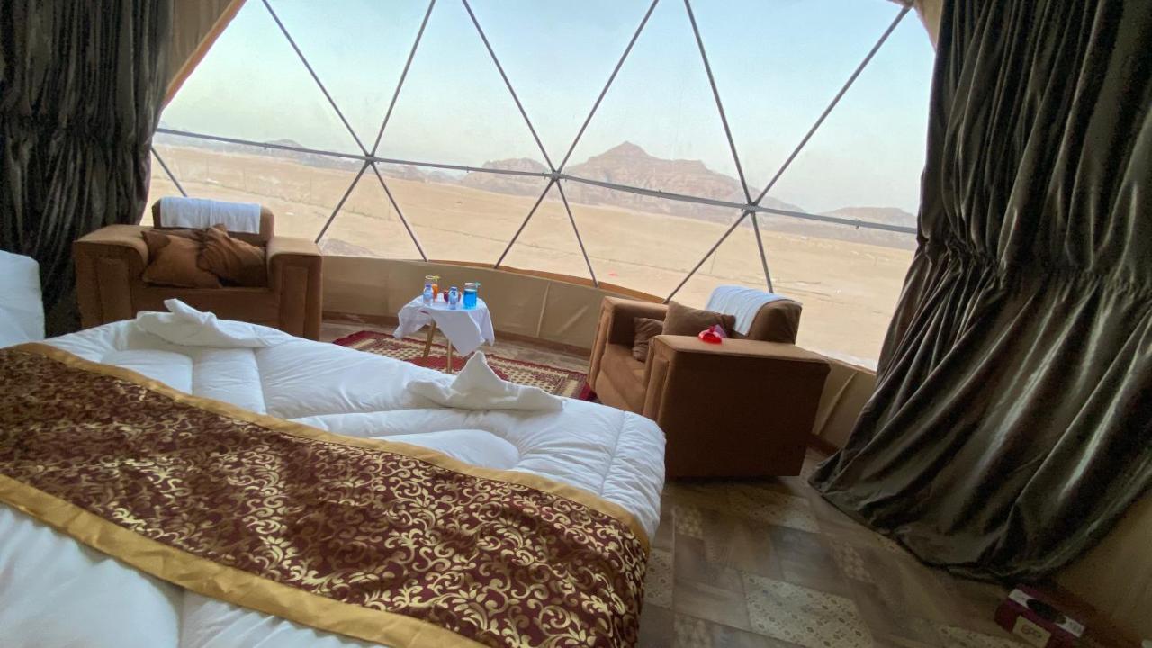 Rum Warm Bubble Camp Hotel Wadi Rum Bagian luar foto