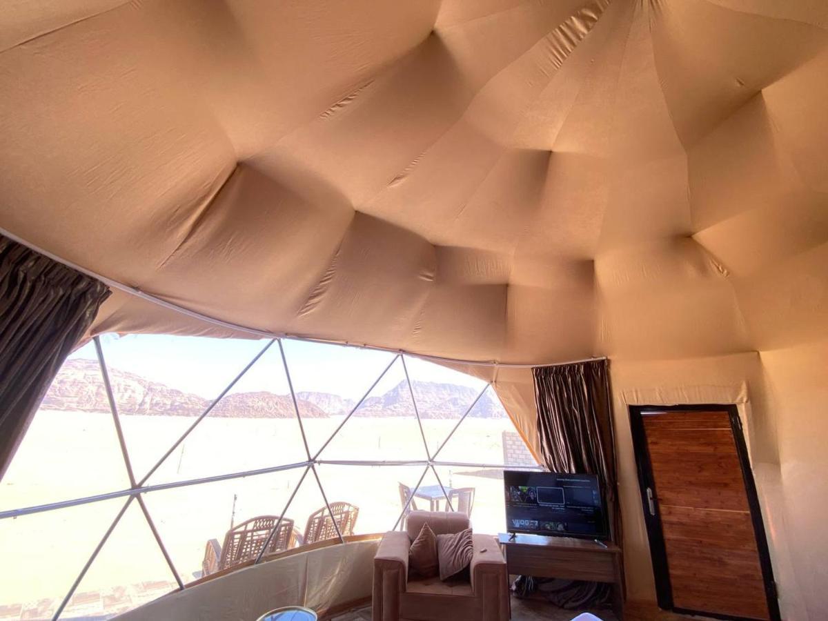 Rum Warm Bubble Camp Hotel Wadi Rum Bagian luar foto