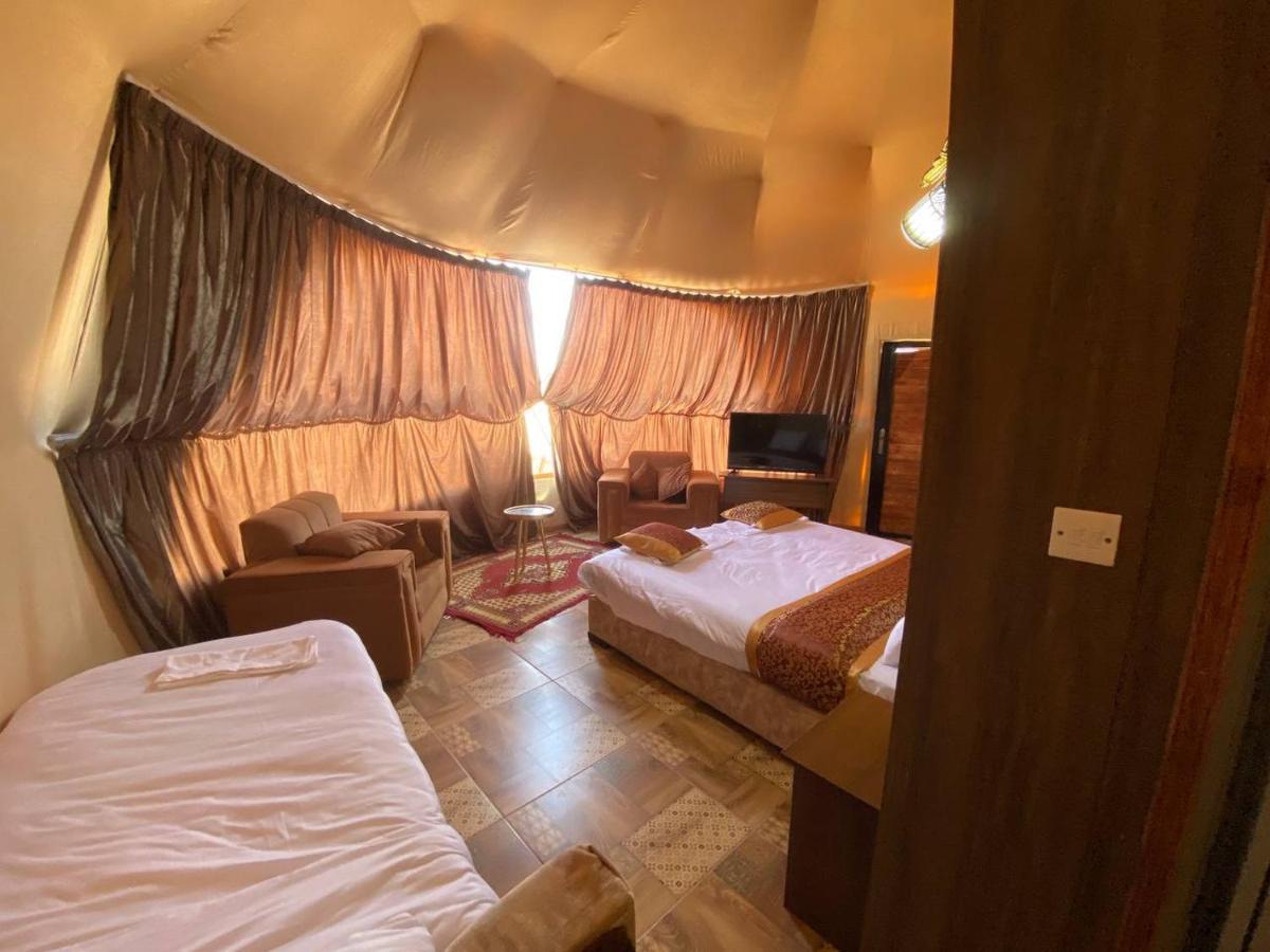 Rum Warm Bubble Camp Hotel Wadi Rum Bagian luar foto