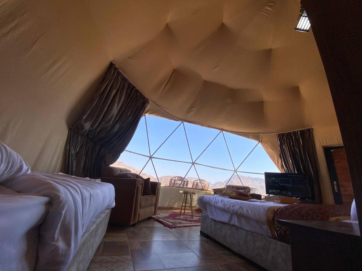 Rum Warm Bubble Camp Hotel Wadi Rum Bagian luar foto