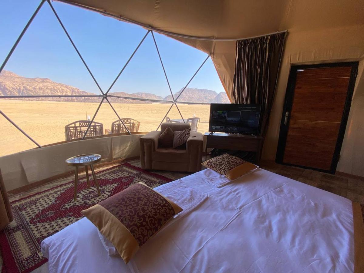 Rum Warm Bubble Camp Hotel Wadi Rum Bagian luar foto