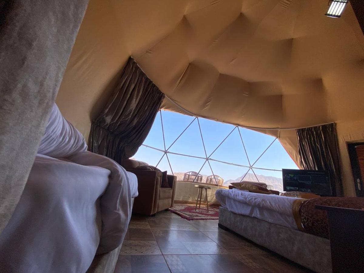 Rum Warm Bubble Camp Hotel Wadi Rum Bagian luar foto