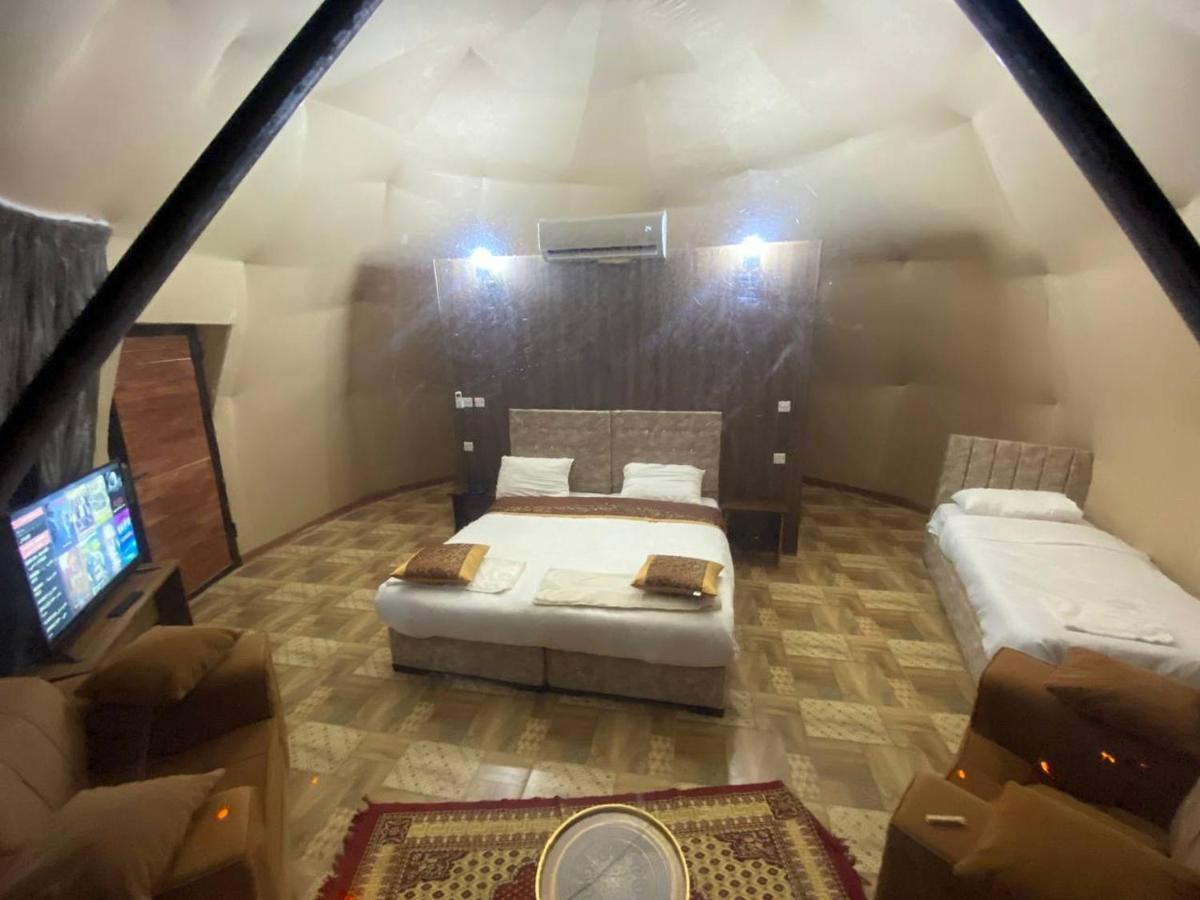 Rum Warm Bubble Camp Hotel Wadi Rum Bagian luar foto