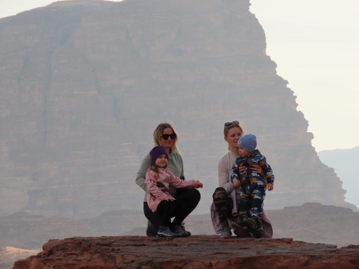 Rum Warm Bubble Camp Hotel Wadi Rum Bagian luar foto