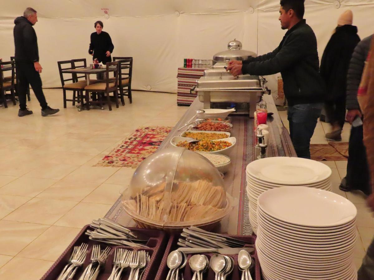 Rum Warm Bubble Camp Wadi Rum Bagian luar foto