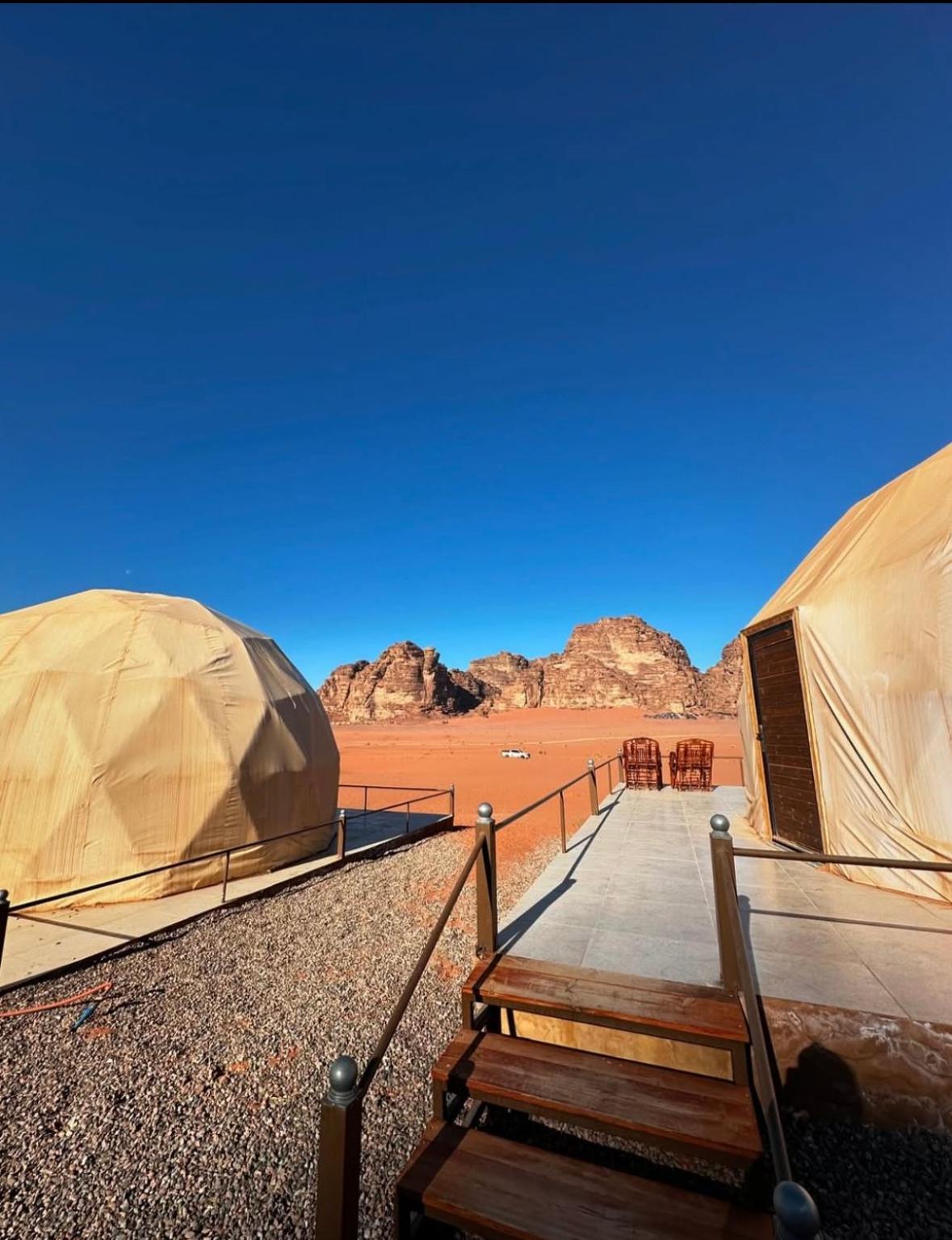 Rum Warm Bubble Camp Wadi Rum Bagian luar foto