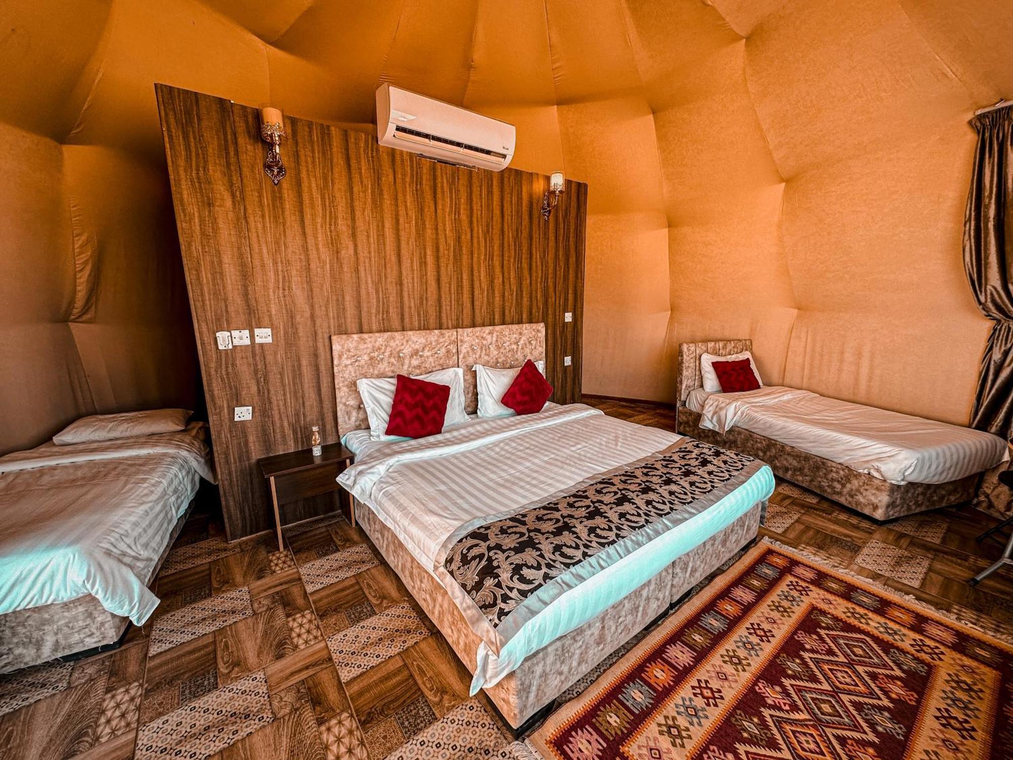 Rum Warm Bubble Camp Wadi Rum Bagian luar foto