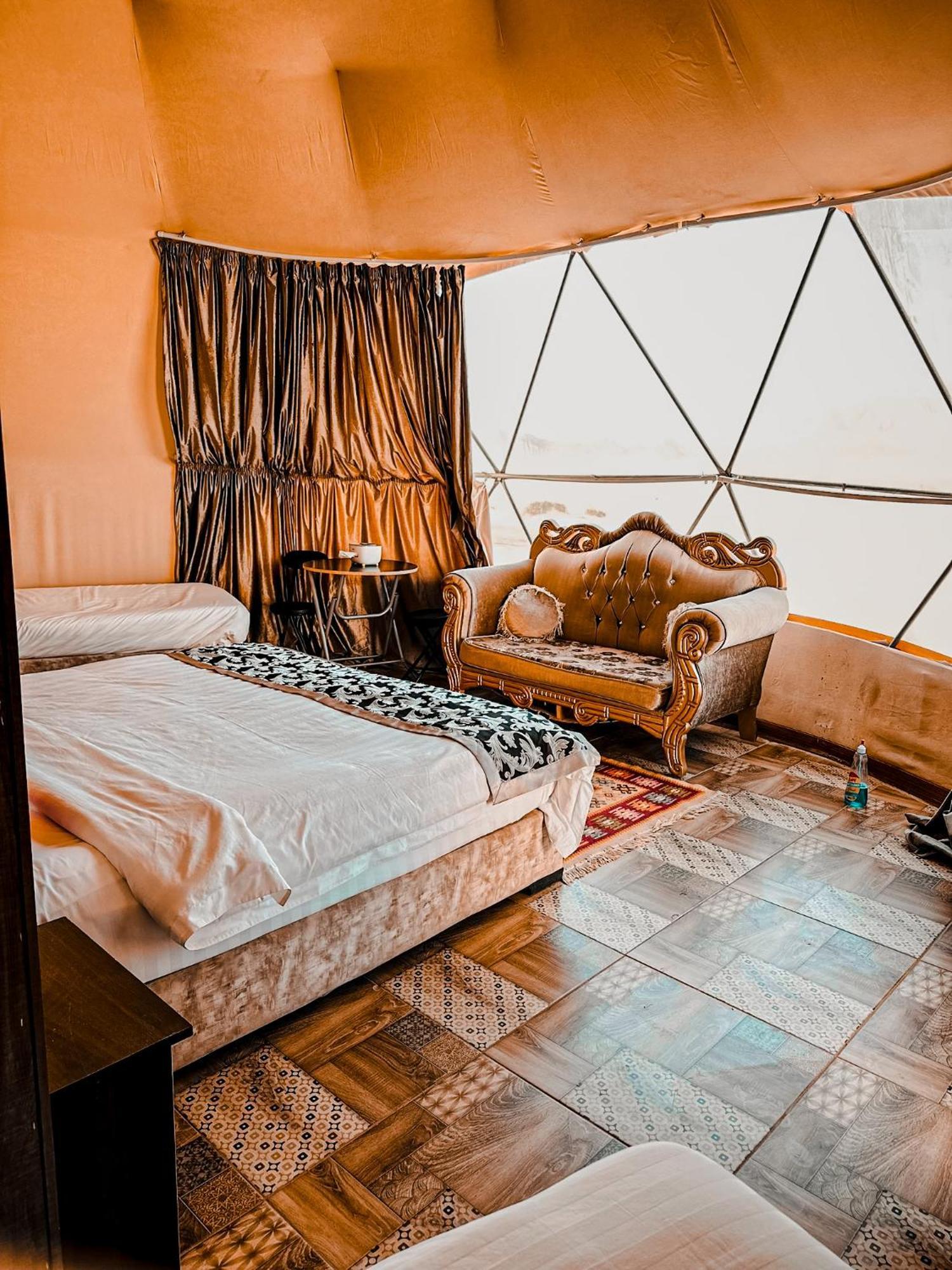 Rum Warm Bubble Camp Wadi Rum Bagian luar foto