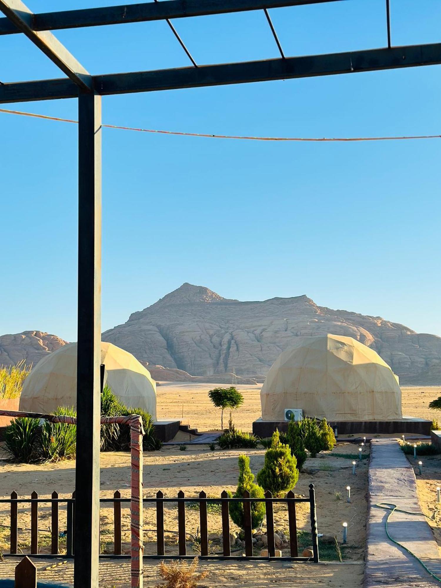 Rum Warm Bubble Camp Wadi Rum Bagian luar foto