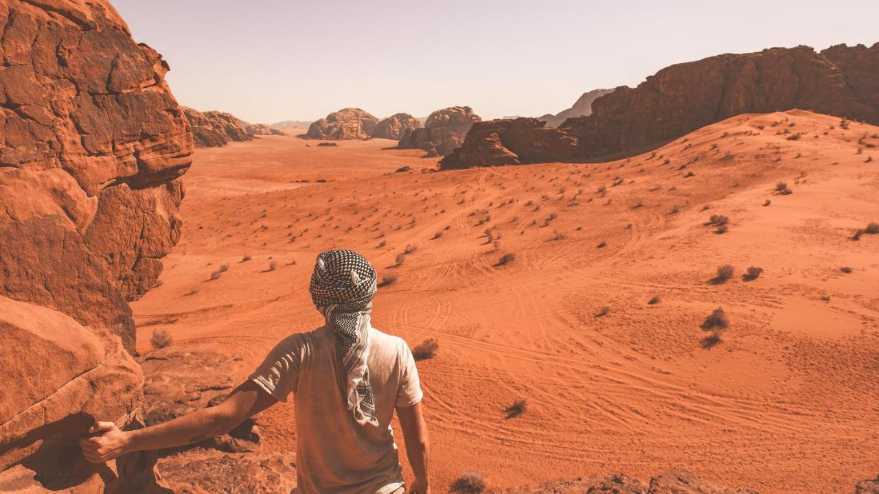 Rum Warm Bubble Camp Hotel Wadi Rum Bagian luar foto