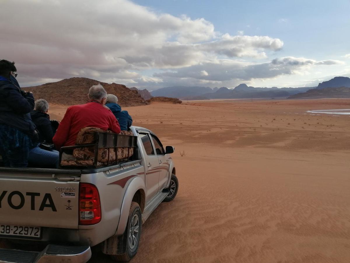 Rum Warm Bubble Camp Hotel Wadi Rum Bagian luar foto